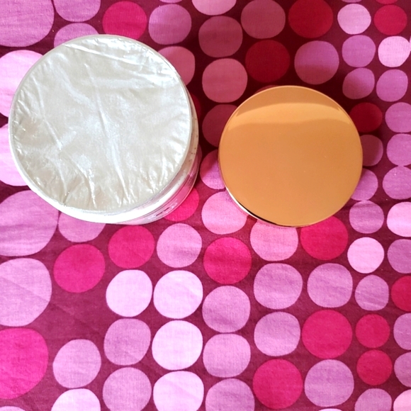 The Creme Shop x Hello Kitty Body Scrub - Picture 3 of 7